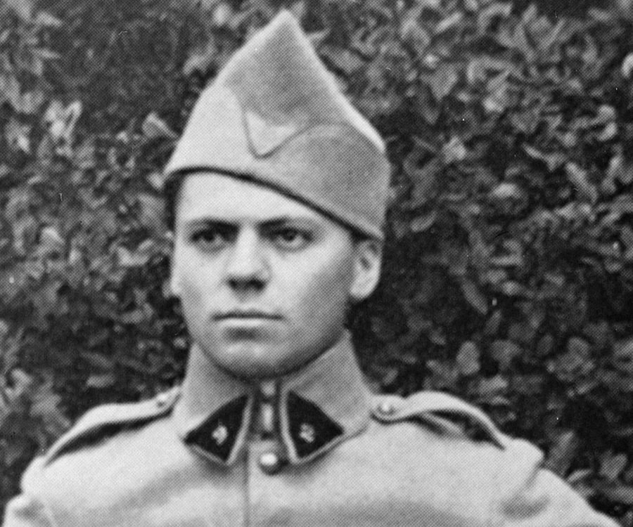 Moulin in uniform