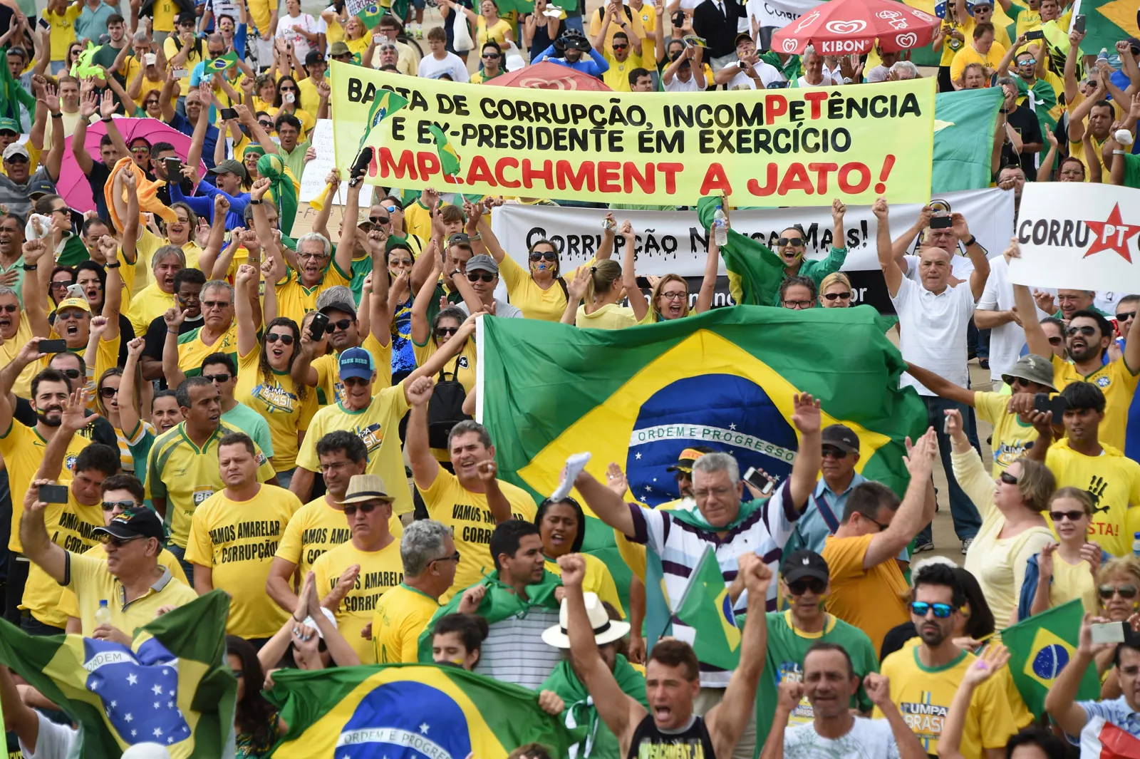 Protesters-impeachment