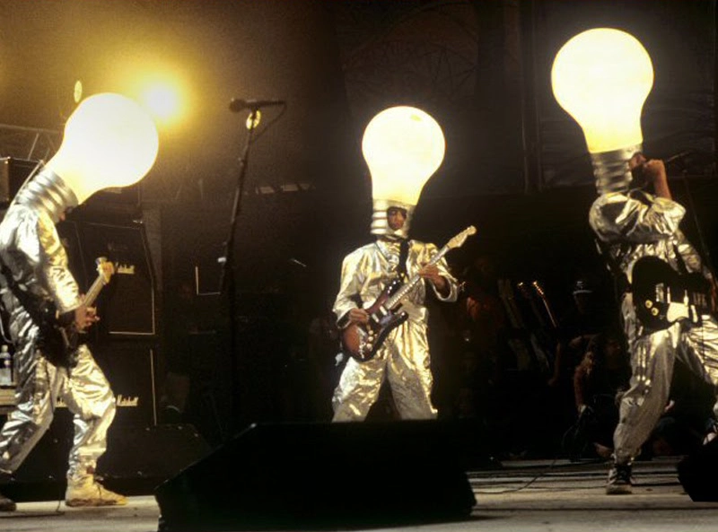 הופעה של להקת Red Hot Chili Peppers, שנת 1994. מקור: Jeffrey Markowitz/Getty Images
