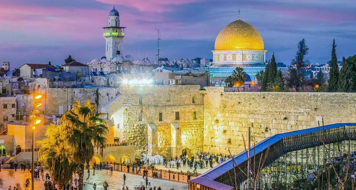 הכותל המערבי וכיפת הסלע. צילום: <a href="https://www.touristisrael.com/">Tourist Israel</a>.