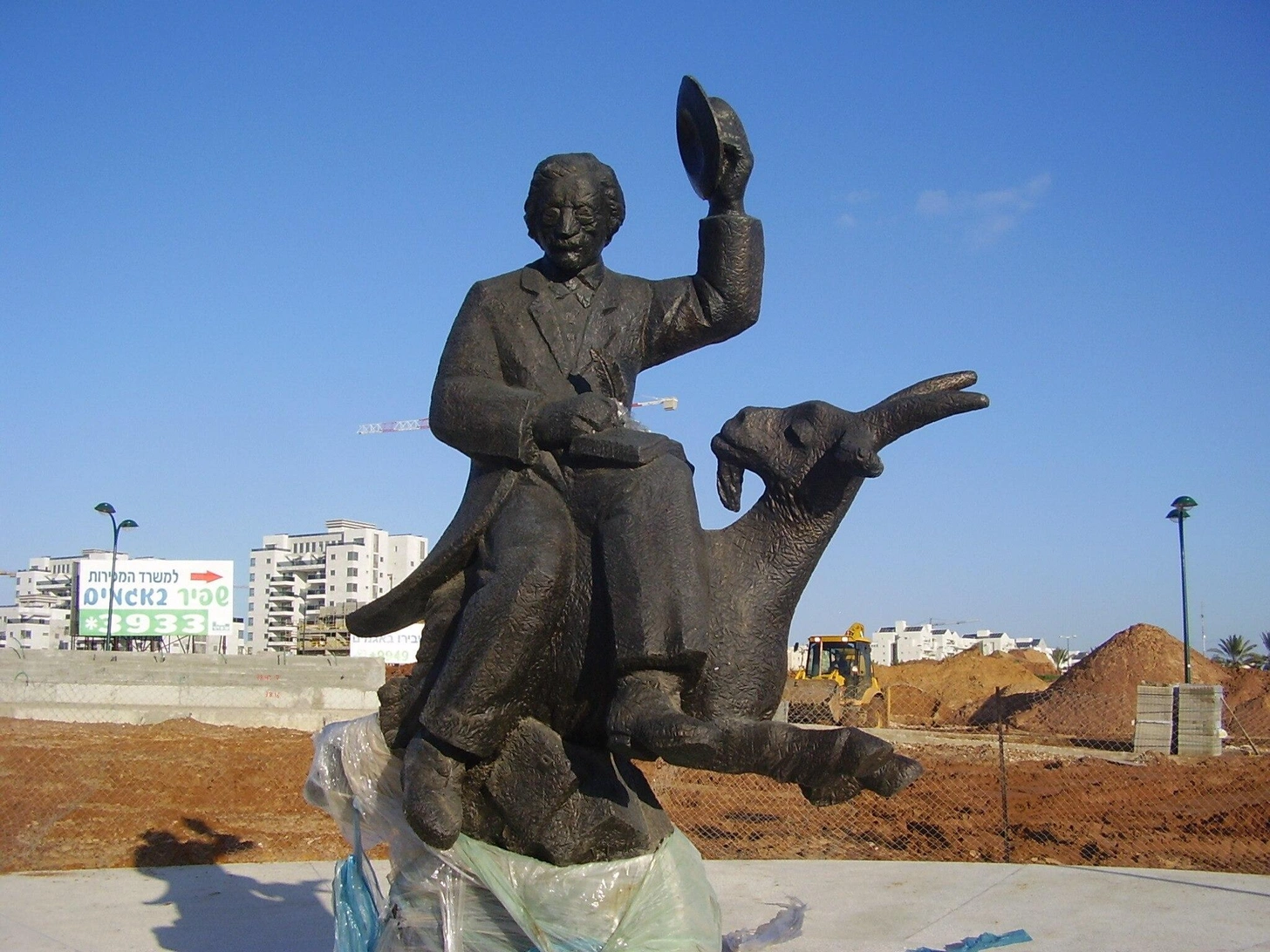 shalom aleichem statue in Netanya