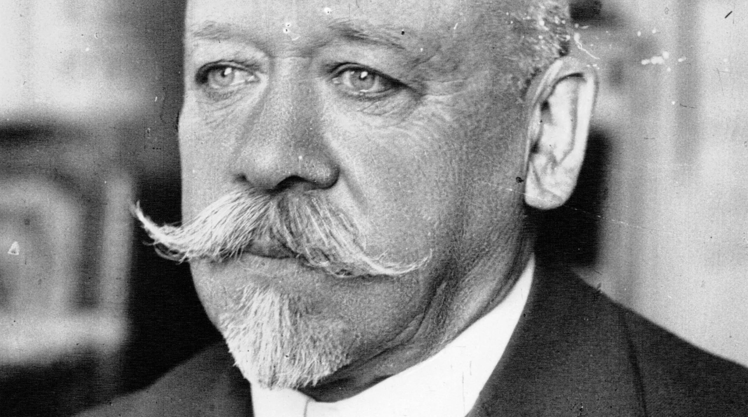 הגנרל סוחומלינוב והגברת החמדנית