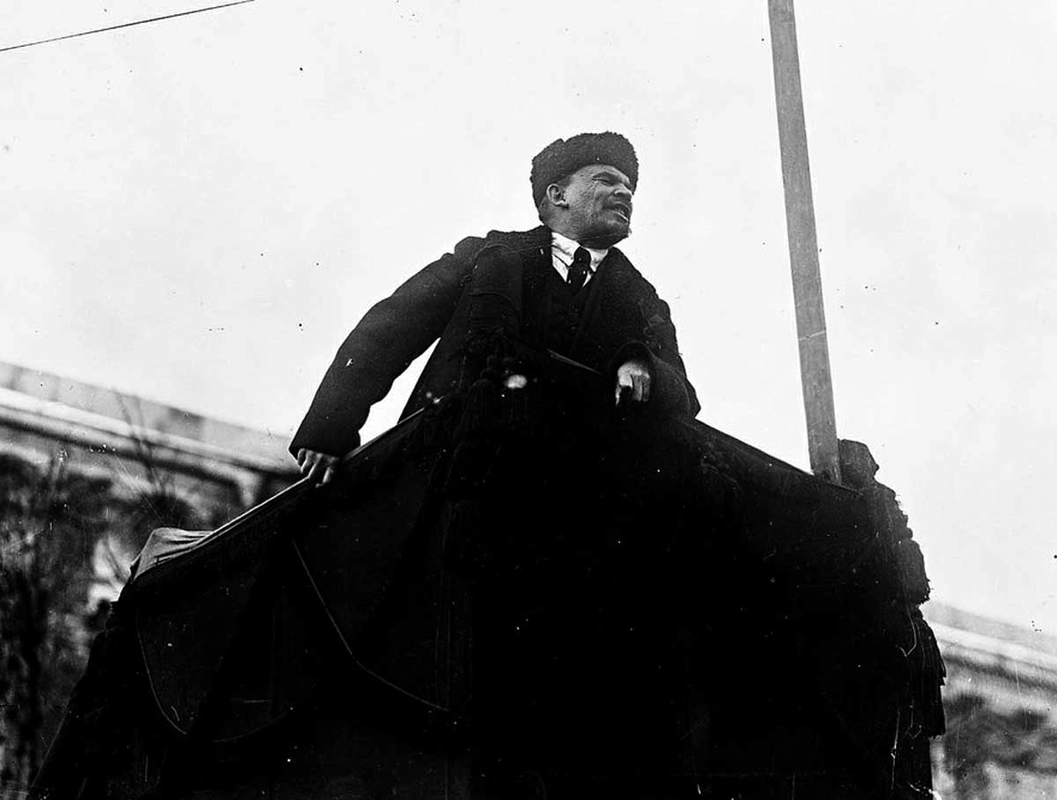 vladimir-lenin-podium