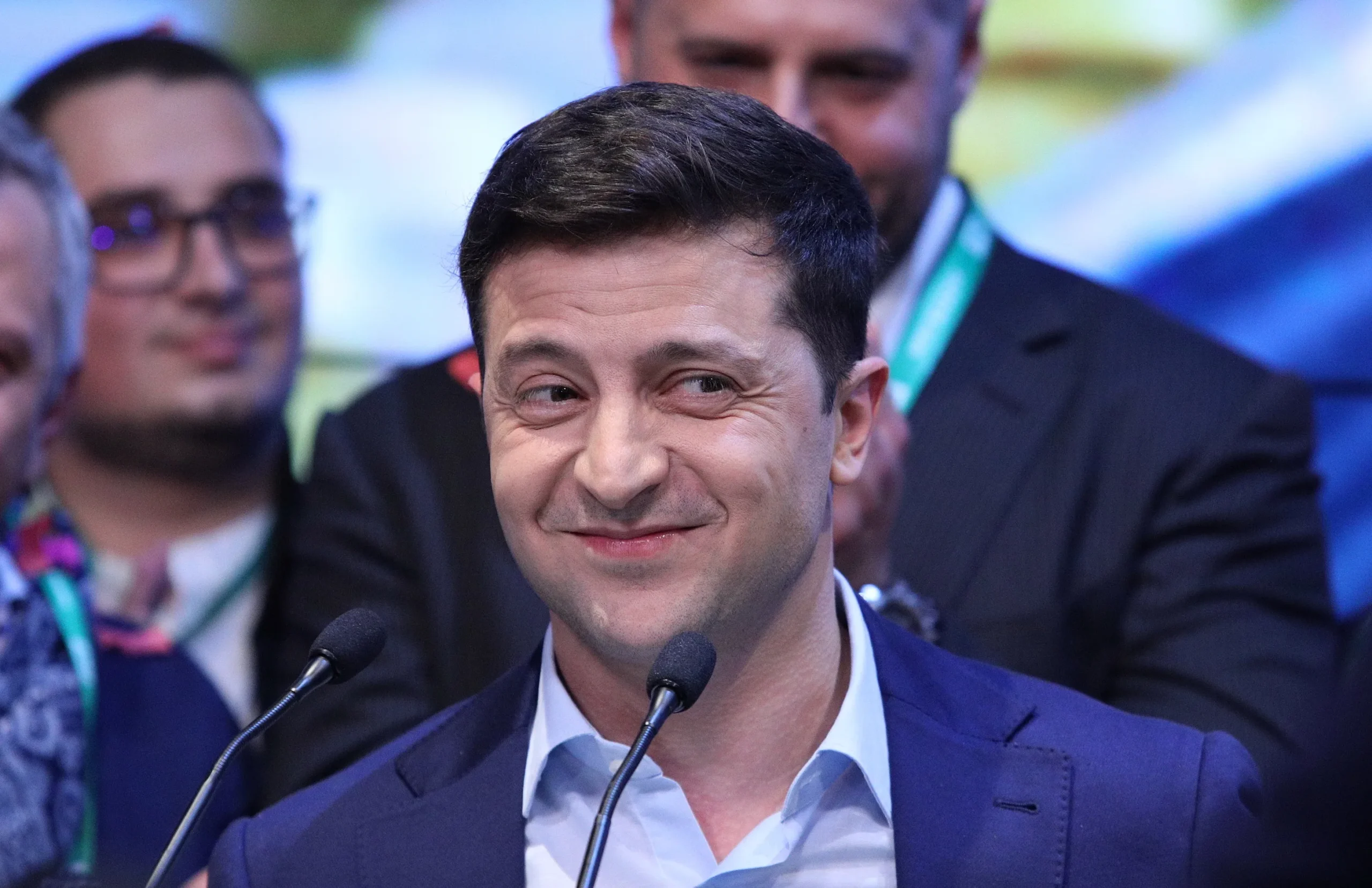 זלנסקי מחייך לאחר שניצח בסיבוב השני של הבחירות לנשיאות בקייב, אוקראינה, ב-21 באפריל 2019. (צילום: Danil Shamkin/NurPhoto).