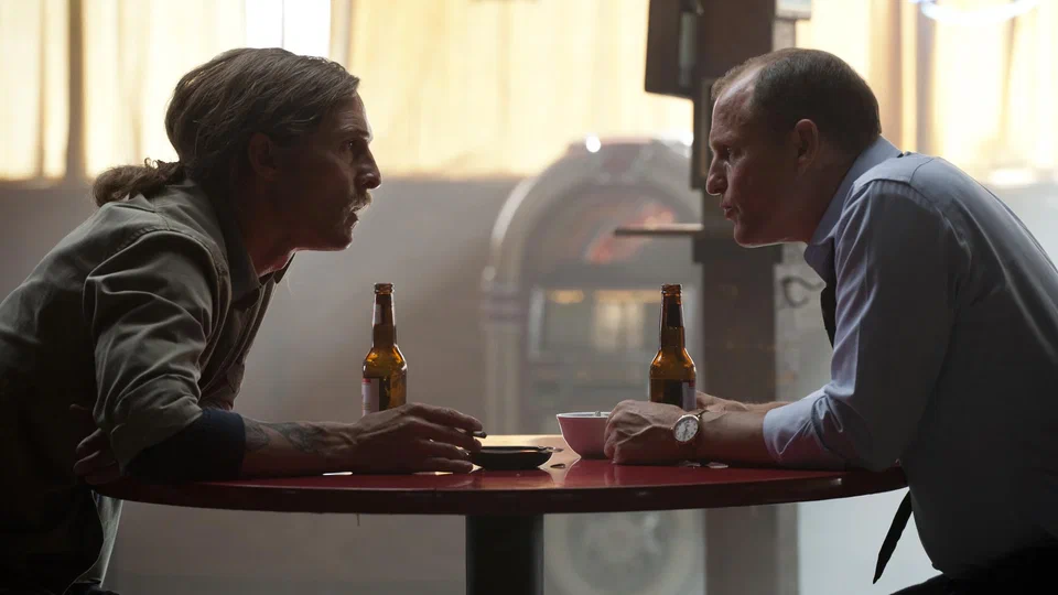 וודי הרלסון ומתיו מקונוהיי