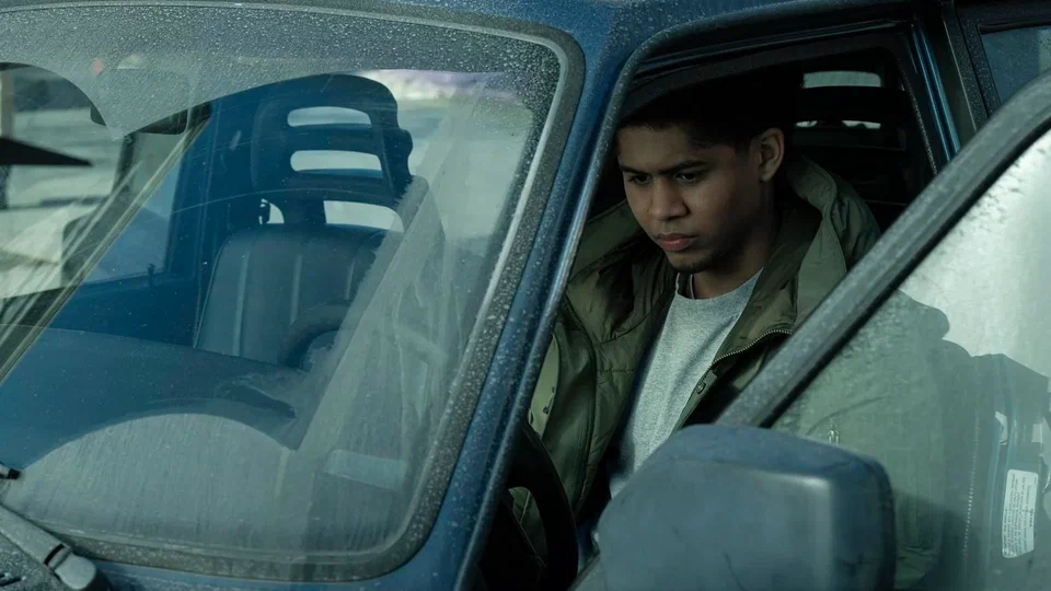 גבר כהה עור ברכב