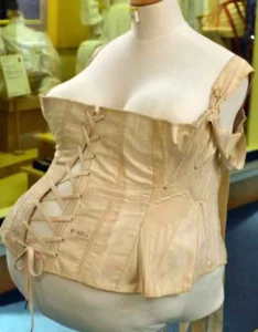 מחוך הריון, המחצית השנייה של המאה ה-19. מקור: מוזיאון מיידסטון, קנט.