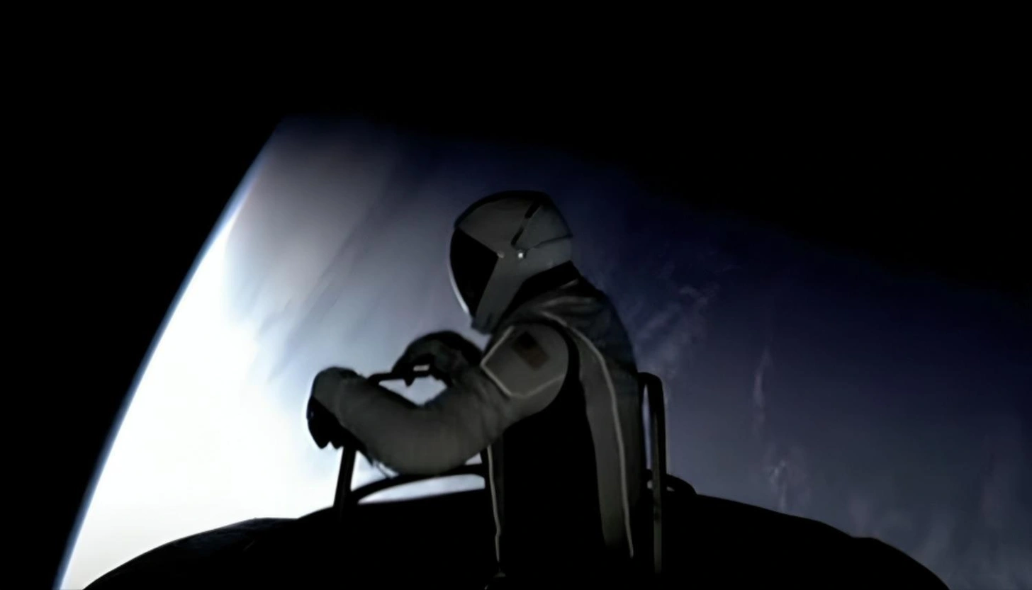 ג'ארד אייזקמן בחלל הפתוח. מקור: SpaceX