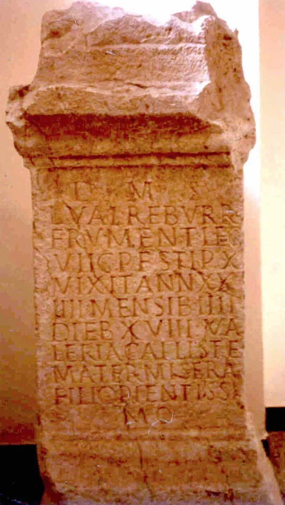 כתובת קבורה לכבוד פרומנטארי מהיספניה טרקוננסיס.