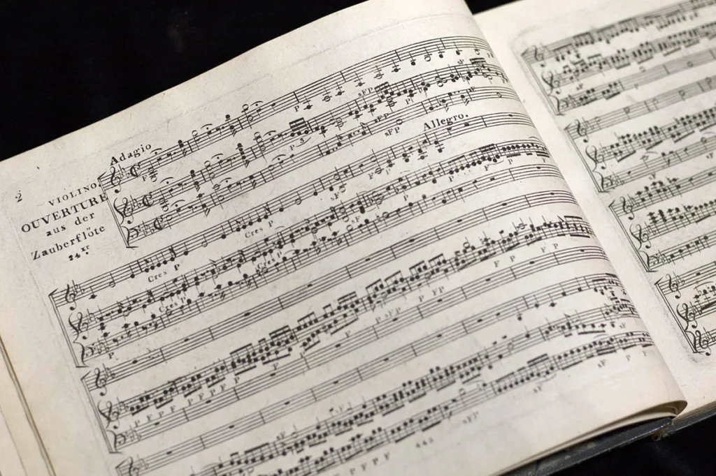 פתיחה לאופרה חליל הקסם מאת וולפגנג אמדאוס מוצרט, שפורסמה בסביבות 1900, מקור: מוזיאון הבונים החופשיים, לונדון